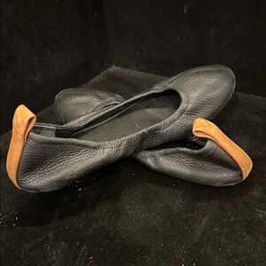 MERCEDES CASTILLO Black and Tan Leather Flats Comfortable and Classy